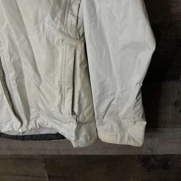 SOLD Patagonia Torrentshell H2NO Rain Jacket Small - Picture 3 of 5